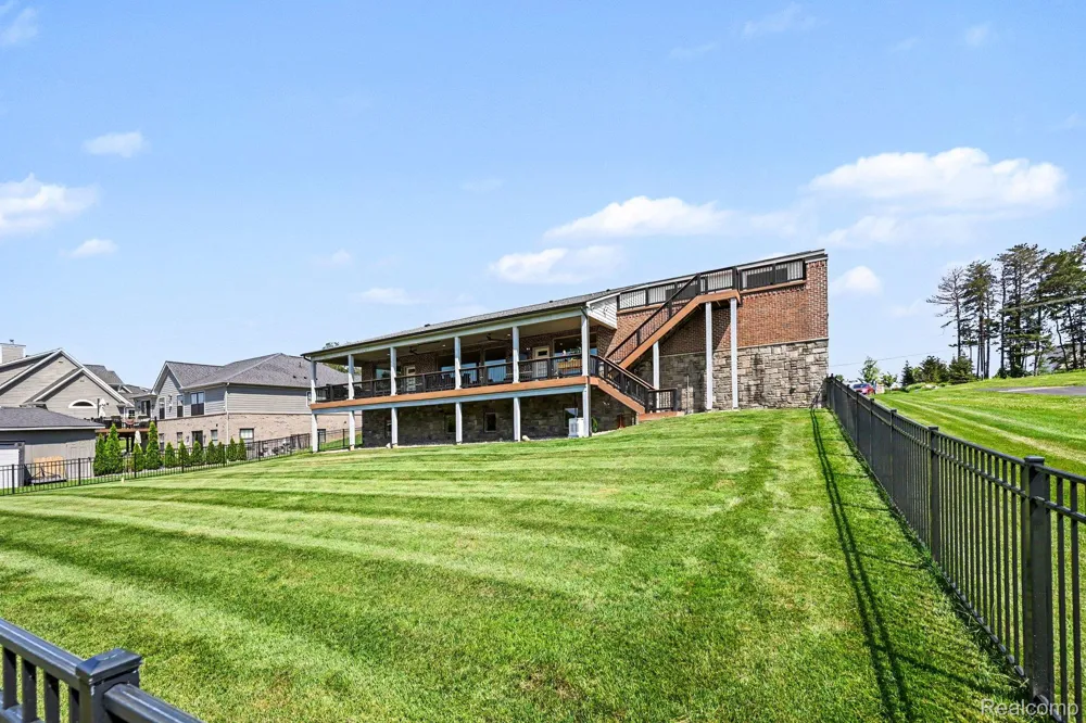 2943 Sleeth Road Commerce Charter Township, MI 48382