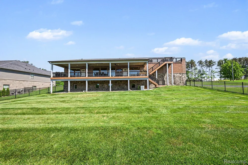 2943 Sleeth Road Commerce Charter Township, MI 48382