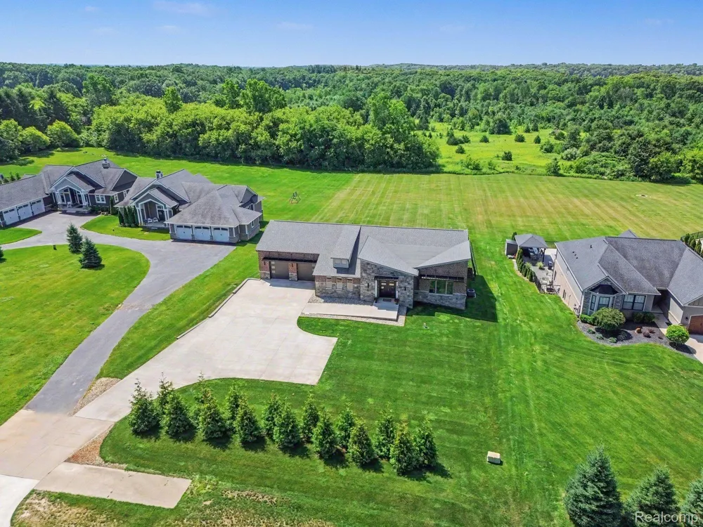 2943 Sleeth Road Commerce Charter Township, MI 48382