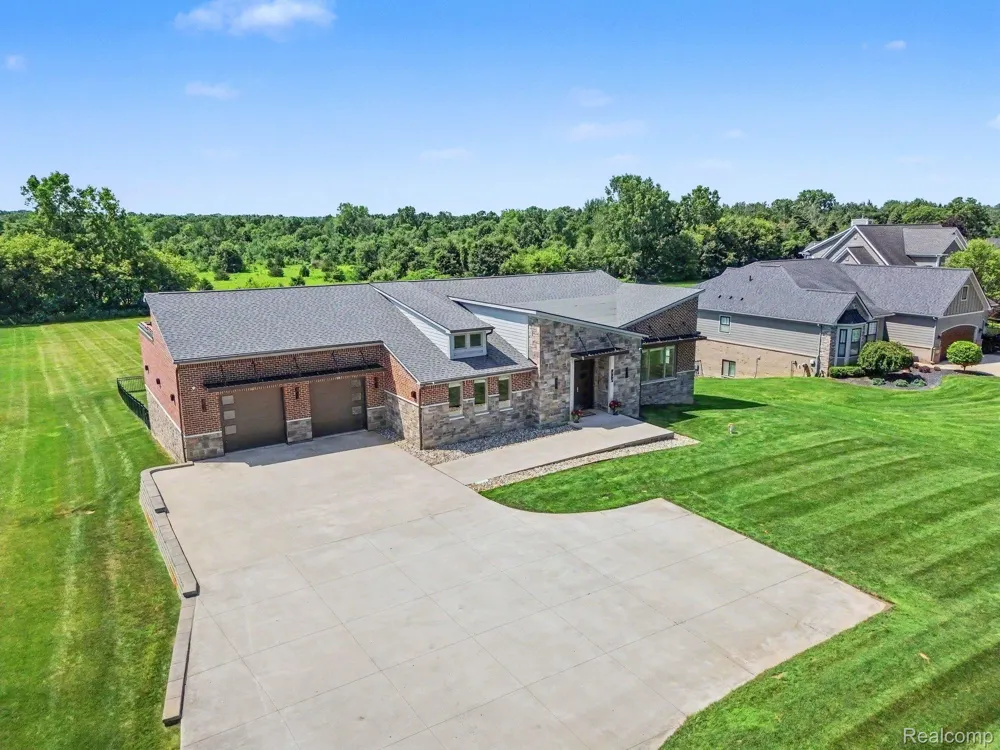 2943 Sleeth Road Commerce Charter Township, MI 48382