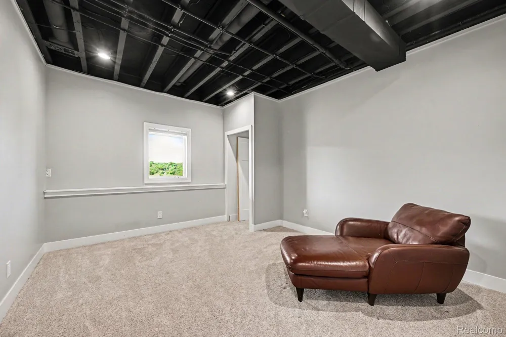 2943 Sleeth Road Commerce Charter Township, MI 48382