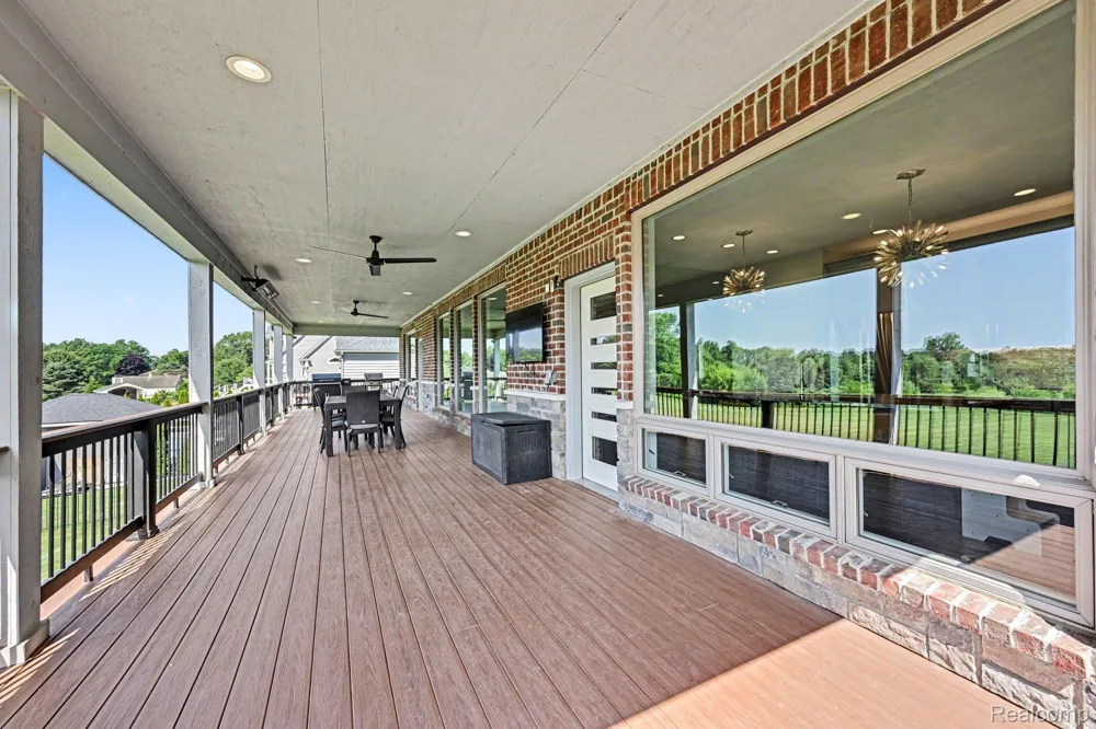 2943 Sleeth Road Commerce Charter Township, MI 48382