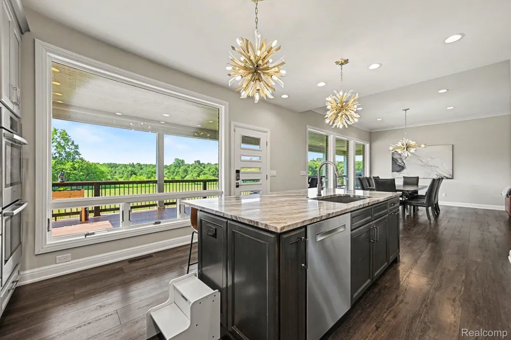 2943 Sleeth Road Commerce Charter Township, MI 48382