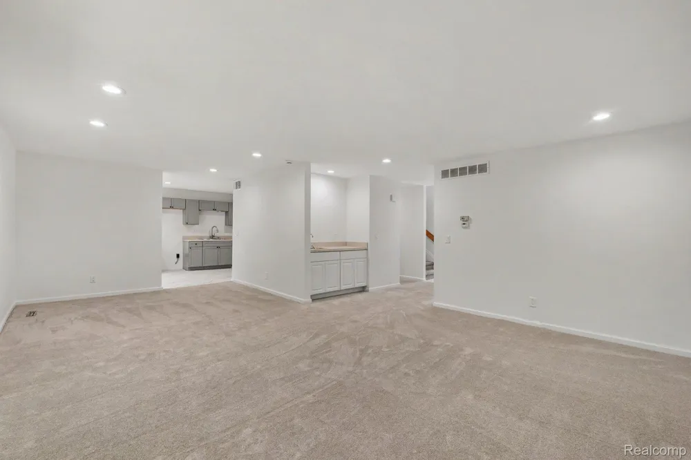 2056 Walden Court Flint Charter Township, MI 48532
