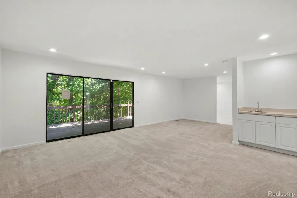 2056 Walden Court Flint Charter Township, MI 48532