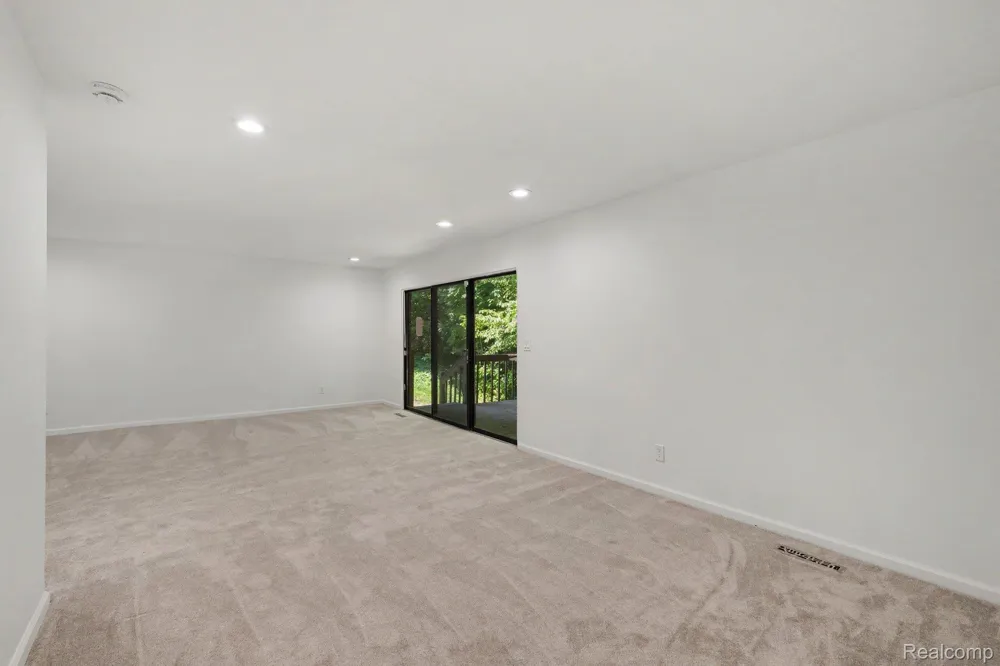 2056 Walden Court Flint Charter Township, MI 48532