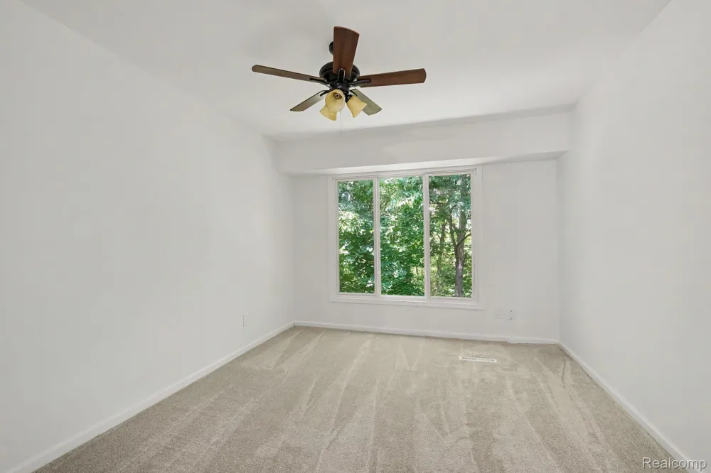 2056 Walden Court Flint Charter Township, MI 48532