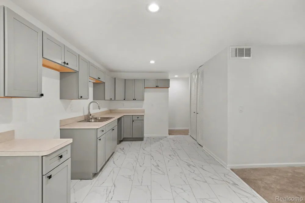 2056 Walden Court Flint Charter Township, MI 48532