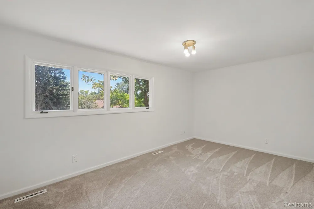 2056 Walden Court Flint Charter Township, MI 48532