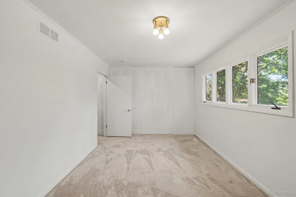 2056 Walden Court Flint Charter Township, MI 48532