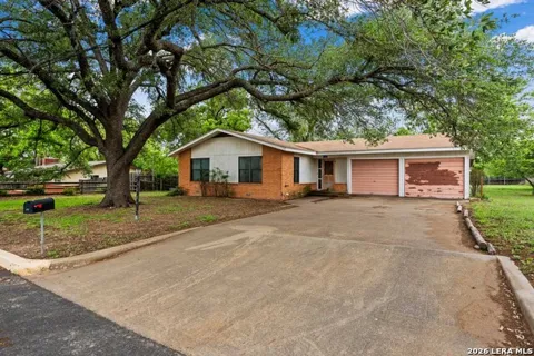 131 W LOWER CRABAPPLE RD