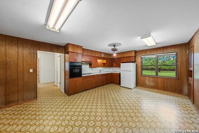 131 W LOWER CRABAPPLE RD Fredericksburg, TX 78624