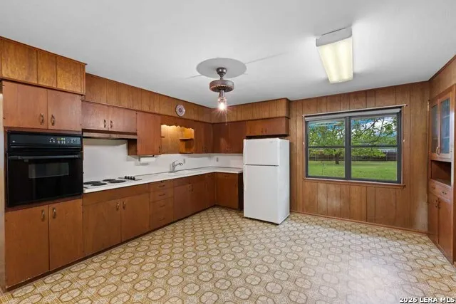 131 W LOWER CRABAPPLE RD Fredericksburg, TX 78624