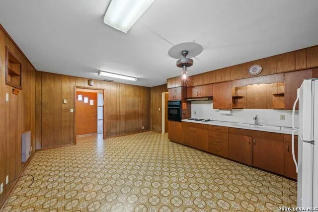 131 W LOWER CRABAPPLE RD Fredericksburg, TX 78624