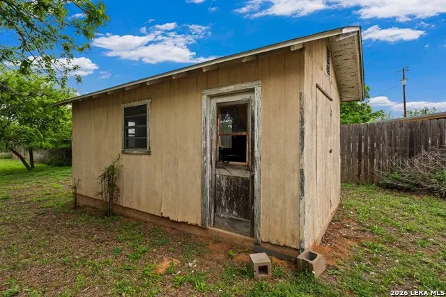 131 W LOWER CRABAPPLE RD Fredericksburg, TX 78624