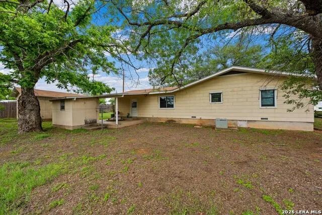 131 W LOWER CRABAPPLE RD Fredericksburg, TX 78624