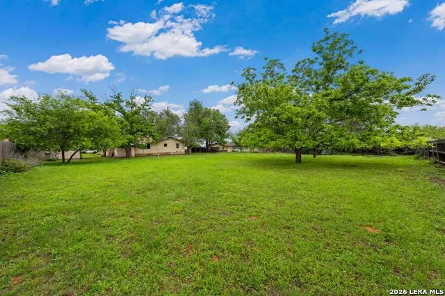 131 W LOWER CRABAPPLE RD Fredericksburg, TX 78624