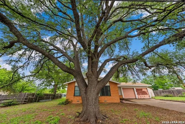 131 W LOWER CRABAPPLE RD Fredericksburg, TX 78624