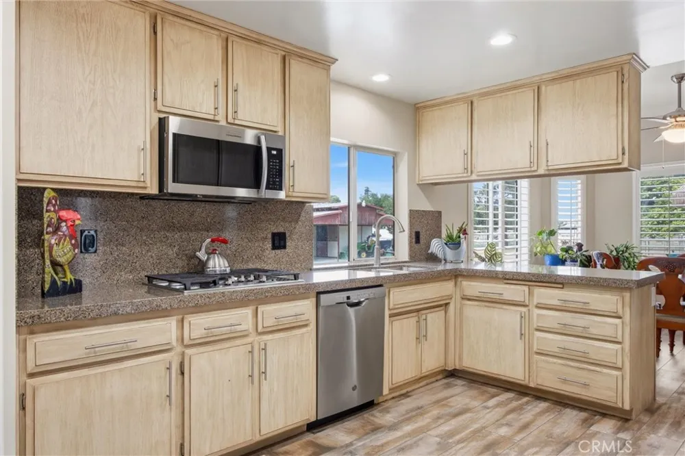 1328 Valov Lane Bakersfield, CA 93314