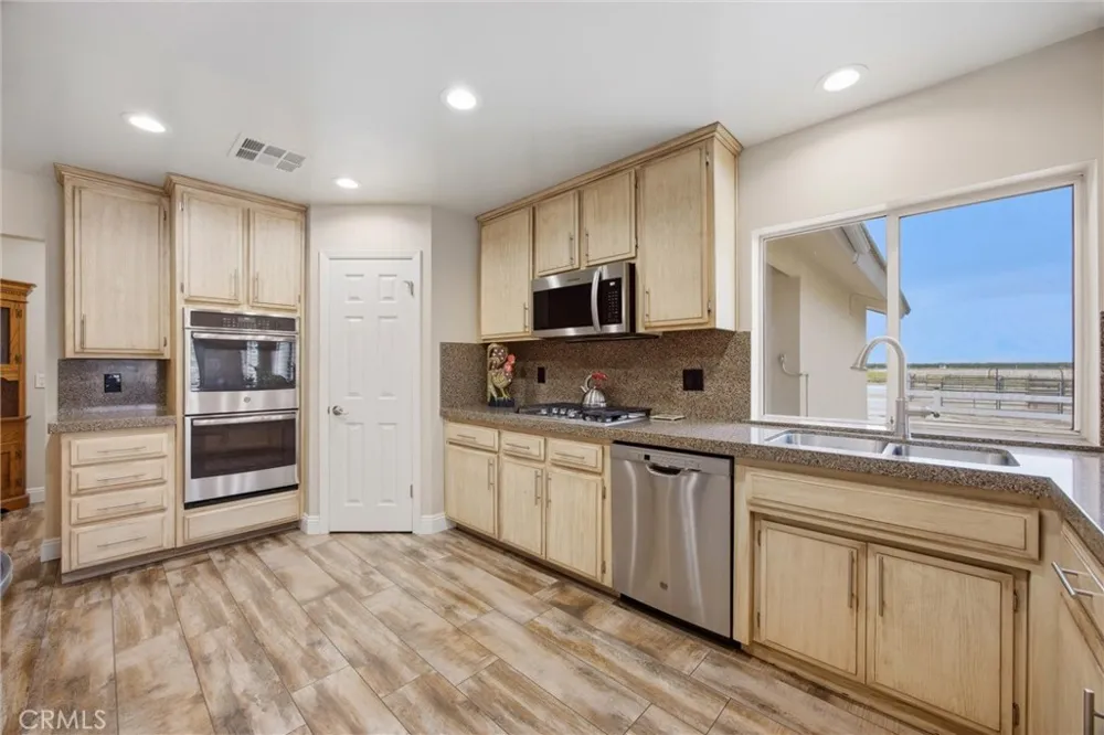 1328 Valov Lane Bakersfield, CA 93314