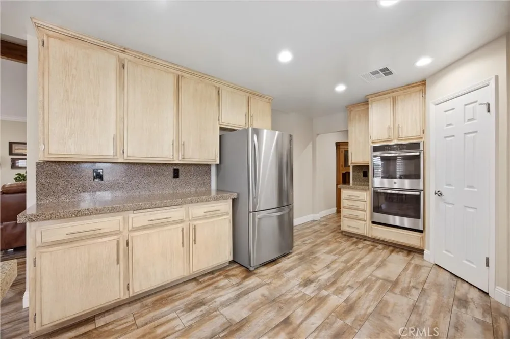1328 Valov Lane Bakersfield, CA 93314