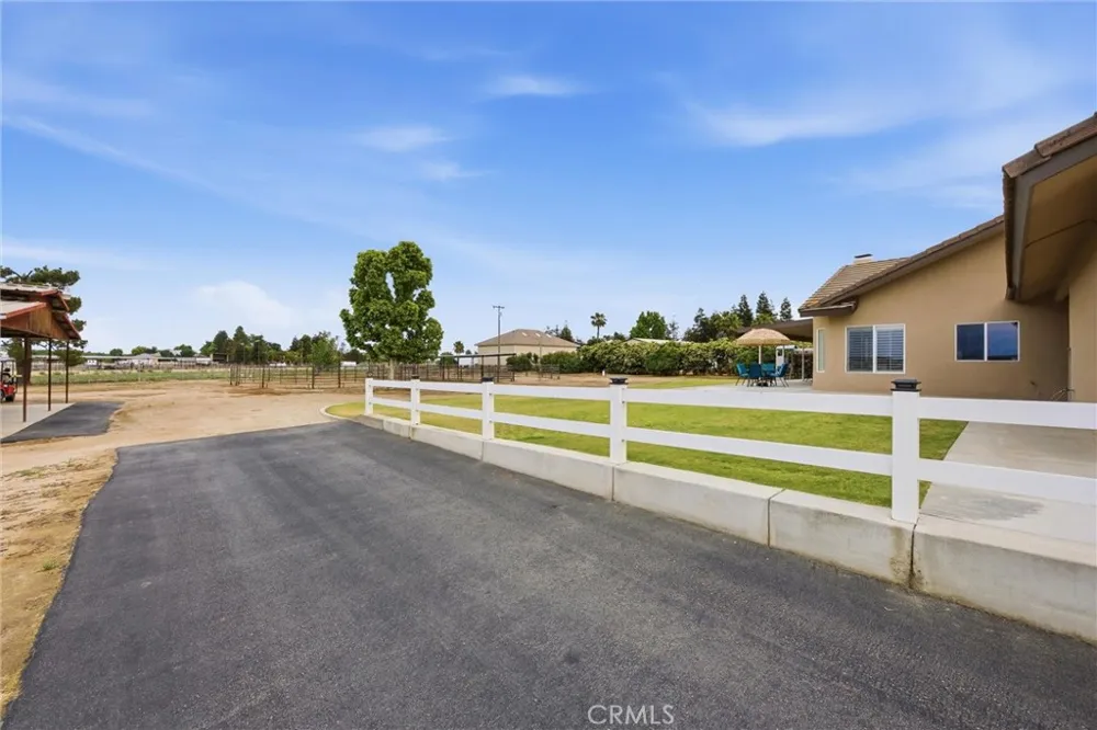 1328 Valov Lane Bakersfield, CA 93314