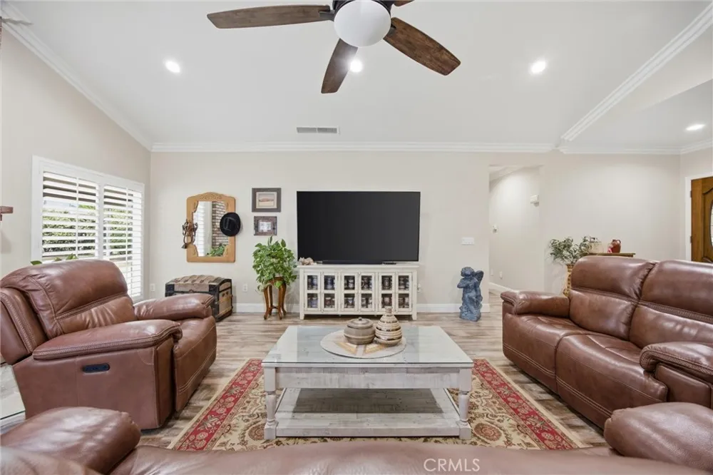 1328 Valov Lane Bakersfield, CA 93314