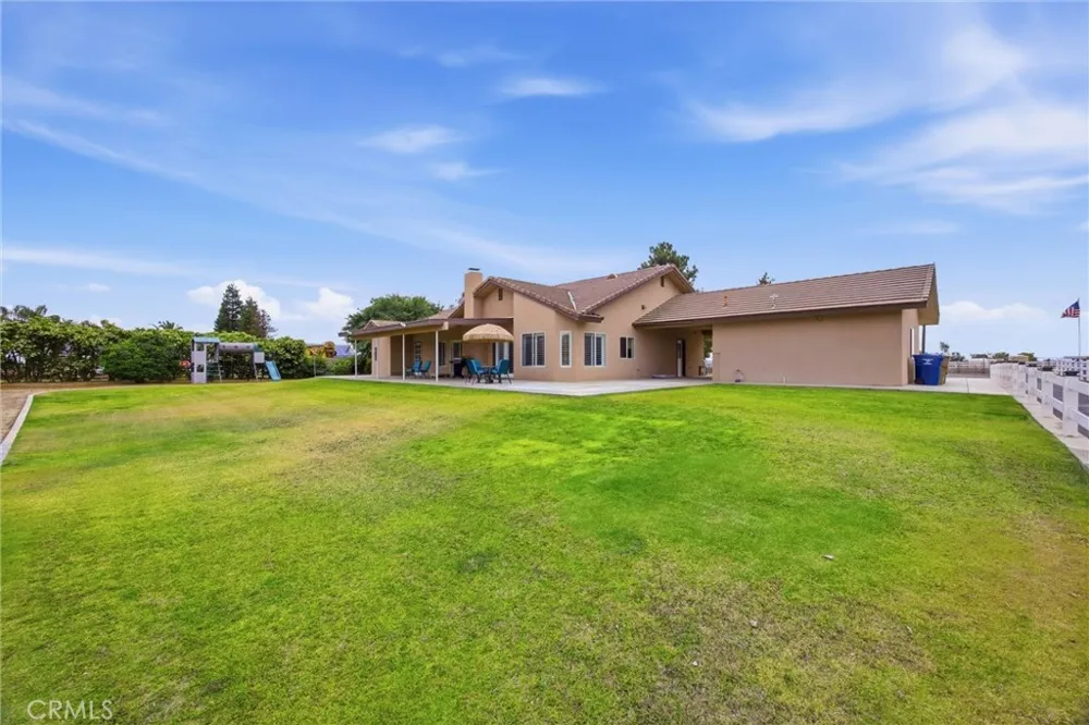 1328 Valov Lane Bakersfield, CA 93314