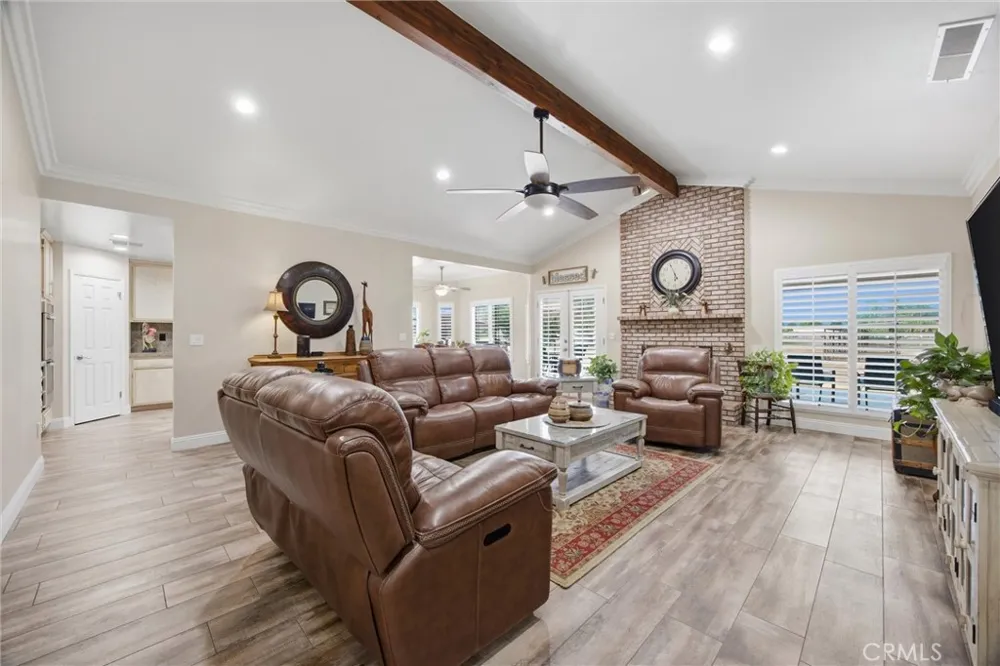 1328 Valov Lane Bakersfield, CA 93314