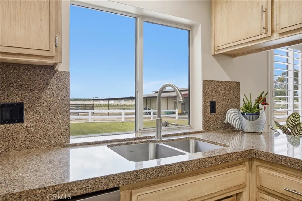 1328 Valov Lane Bakersfield, CA 93314