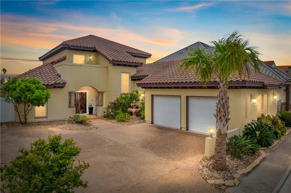 13825 Captains Row Corpus Christi, TX 78418