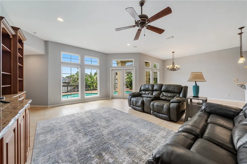13825 Captains Row Corpus Christi, TX 78418