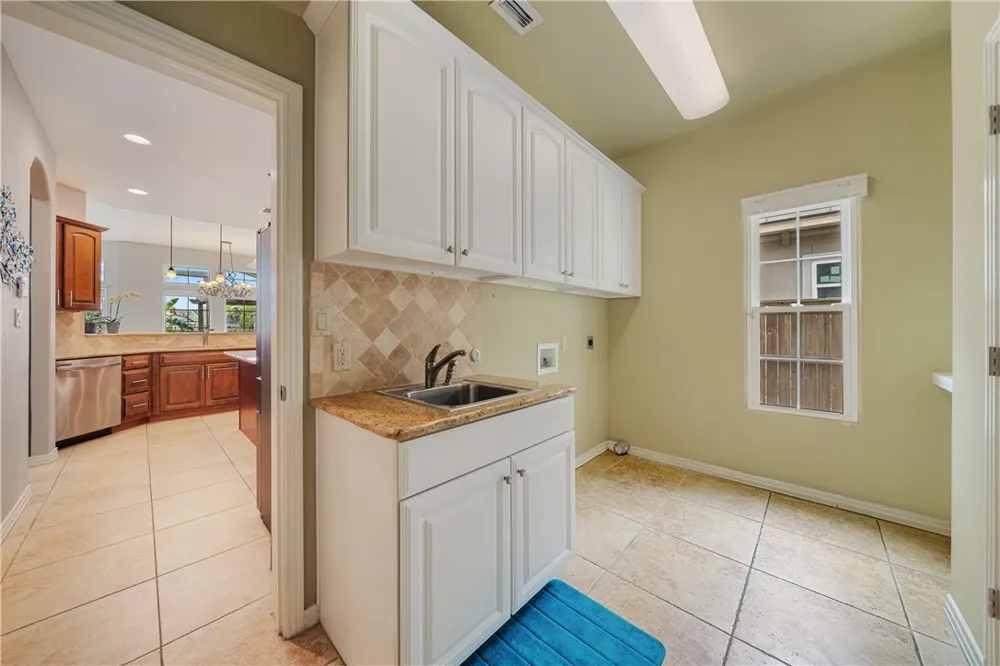 13825 Captains Row Corpus Christi, TX 78418