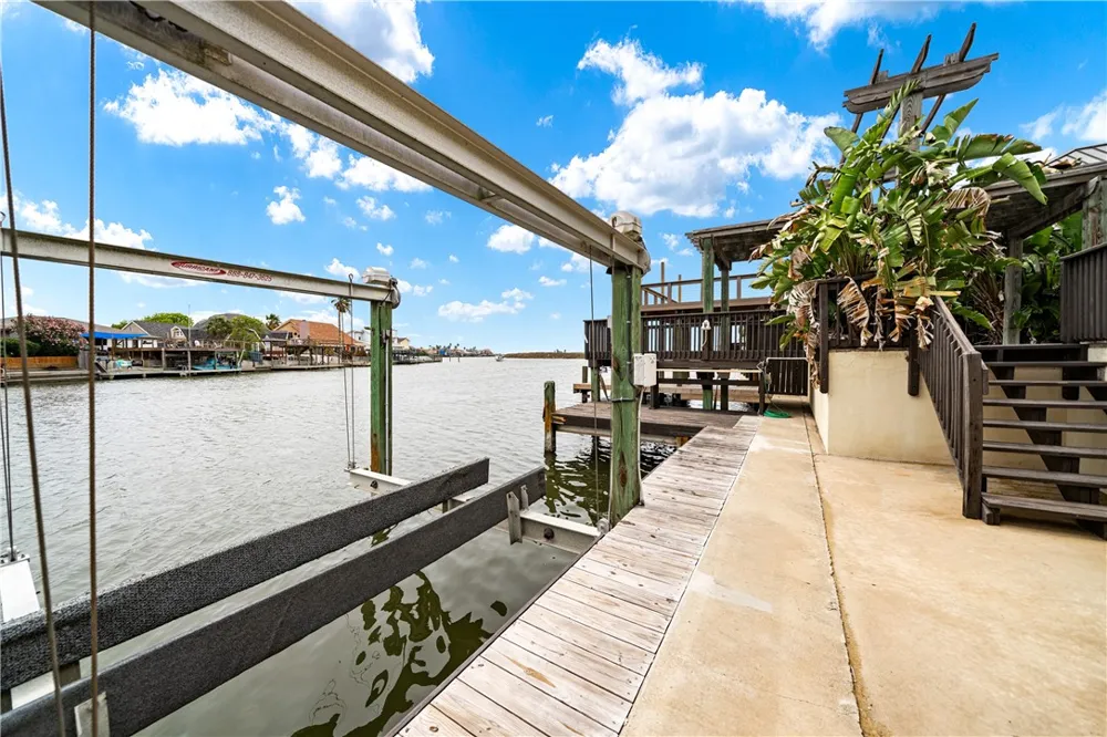 13825 Captains Row Corpus Christi, TX 78418