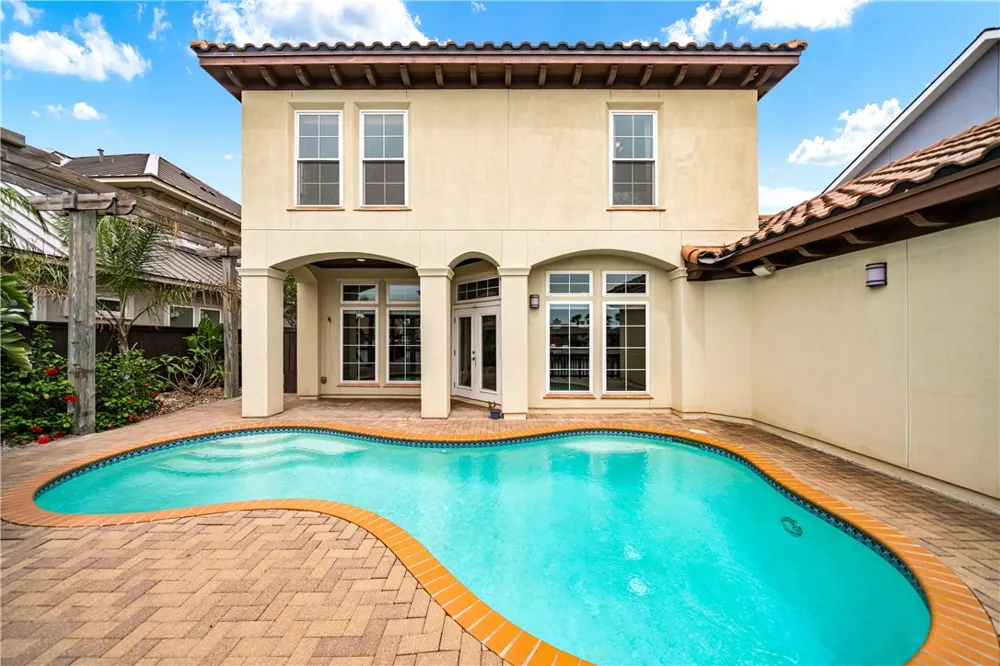 13825 Captains Row Corpus Christi, TX 78418