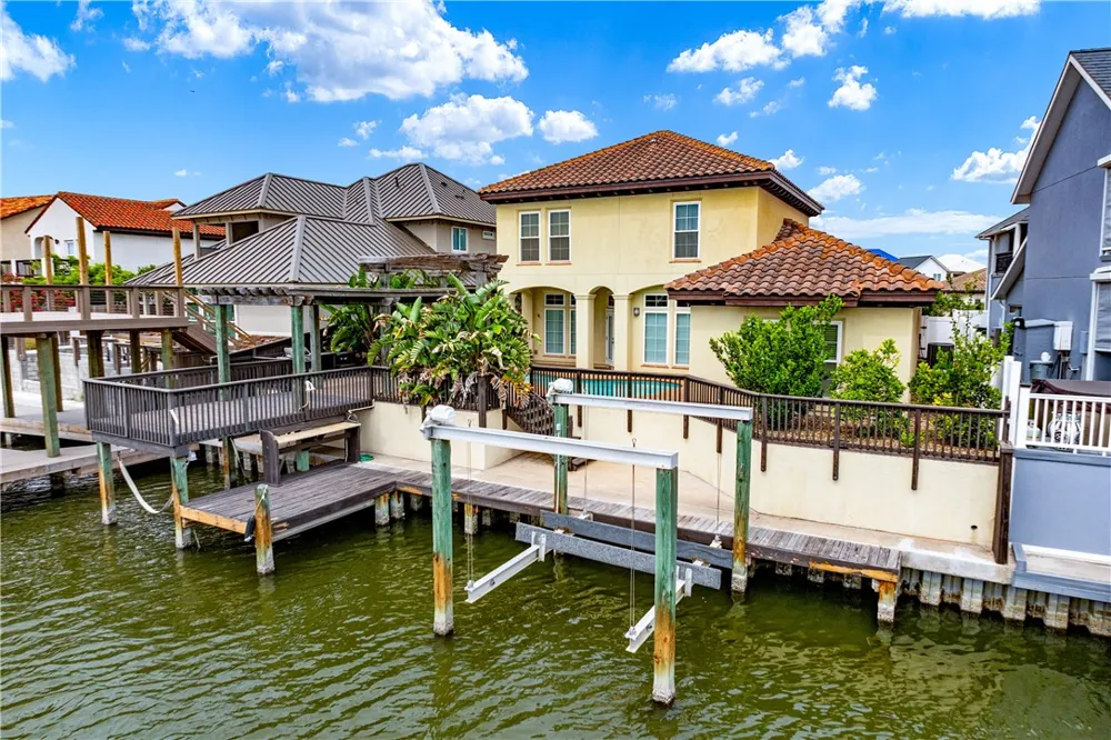 13825 Captains Row Corpus Christi, TX 78418