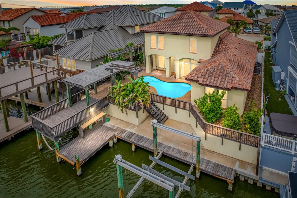 13825 Captains Row Corpus Christi, TX 78418