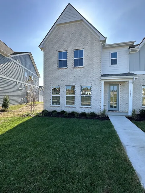 5049 Greentree Dr