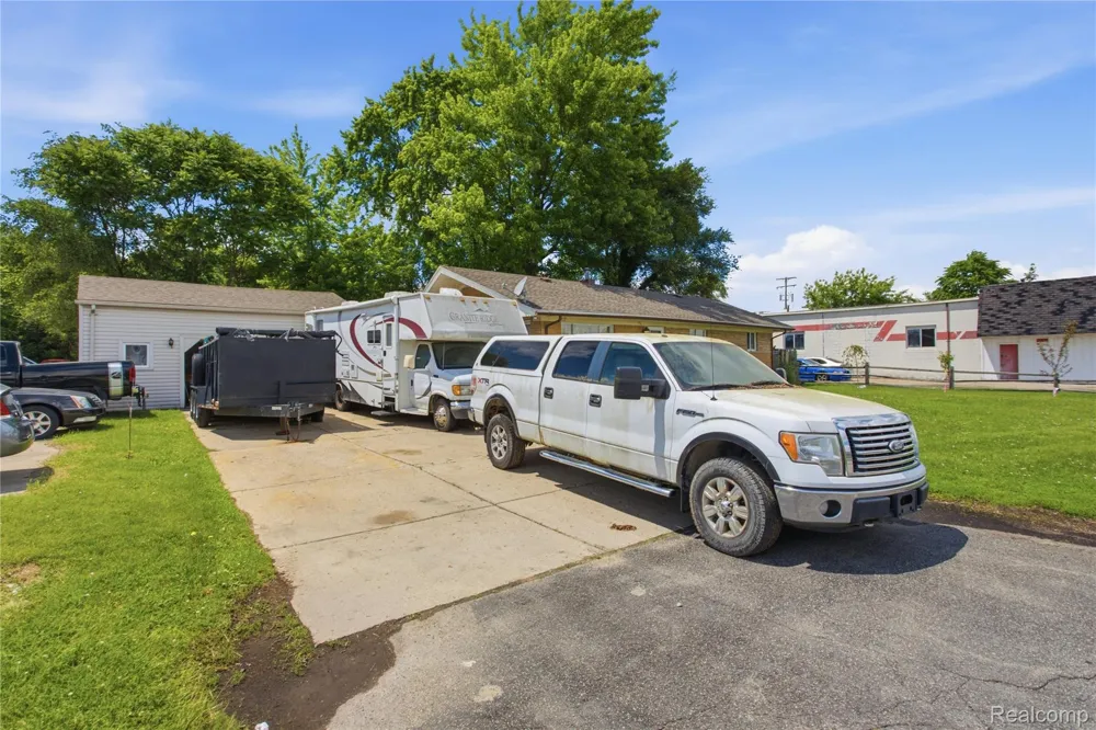 117 Groesbeck Highway Mt Clemens City, MI 48043