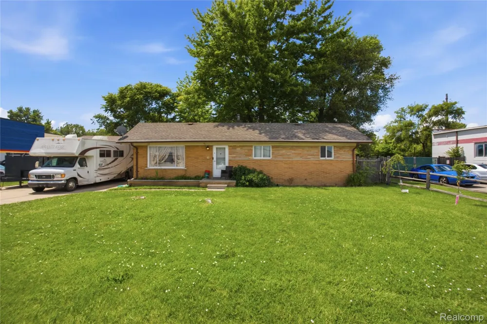 117 Groesbeck Highway Mt Clemens City, MI 48043