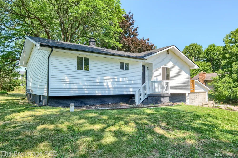 1401 Hillside Drive Flint Charter Township, MI 48532