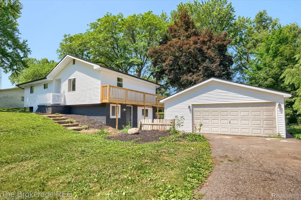1401 Hillside Drive Flint Charter Township, MI 48532