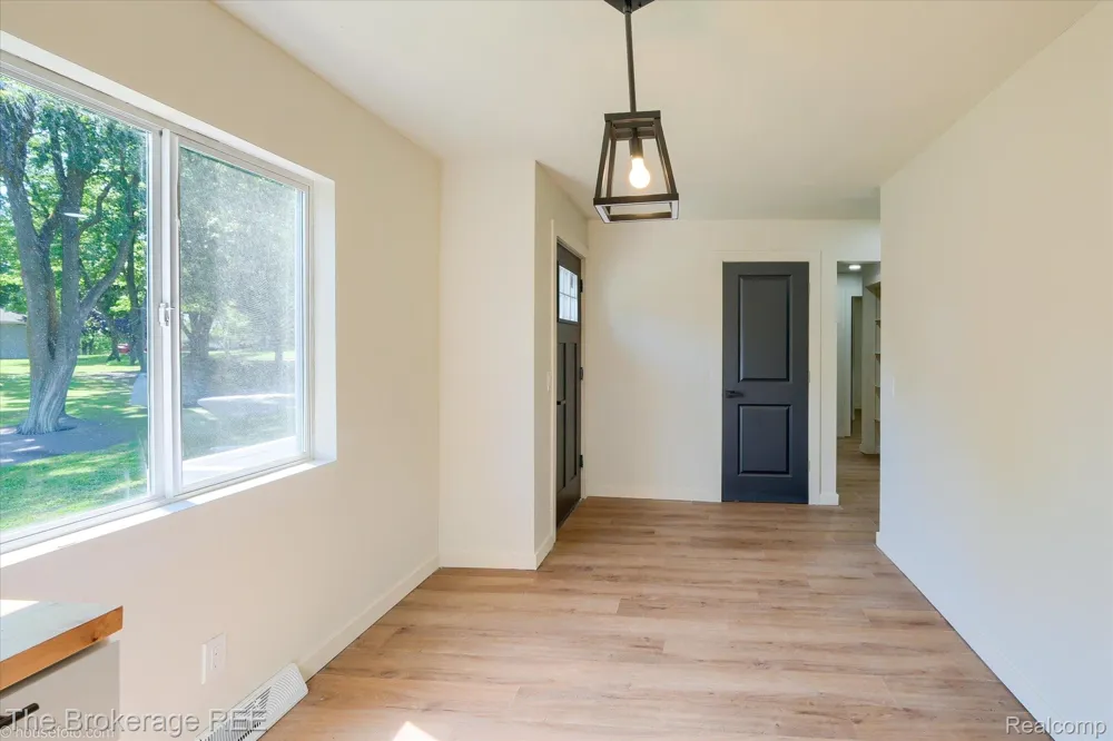 1401 Hillside Drive Flint Charter Township, MI 48532