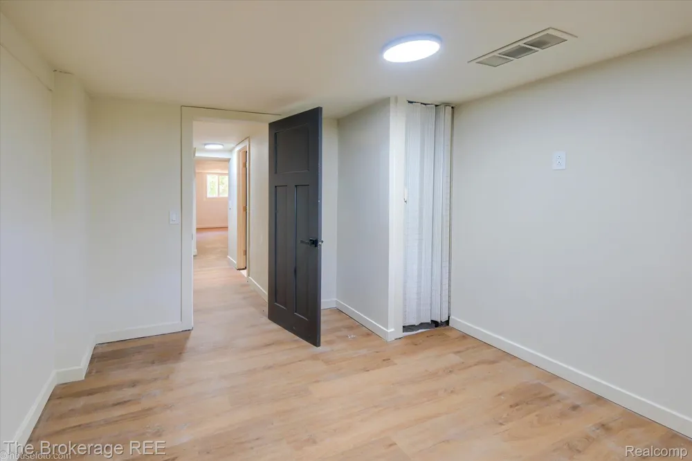 1401 Hillside Drive Flint Charter Township, MI 48532