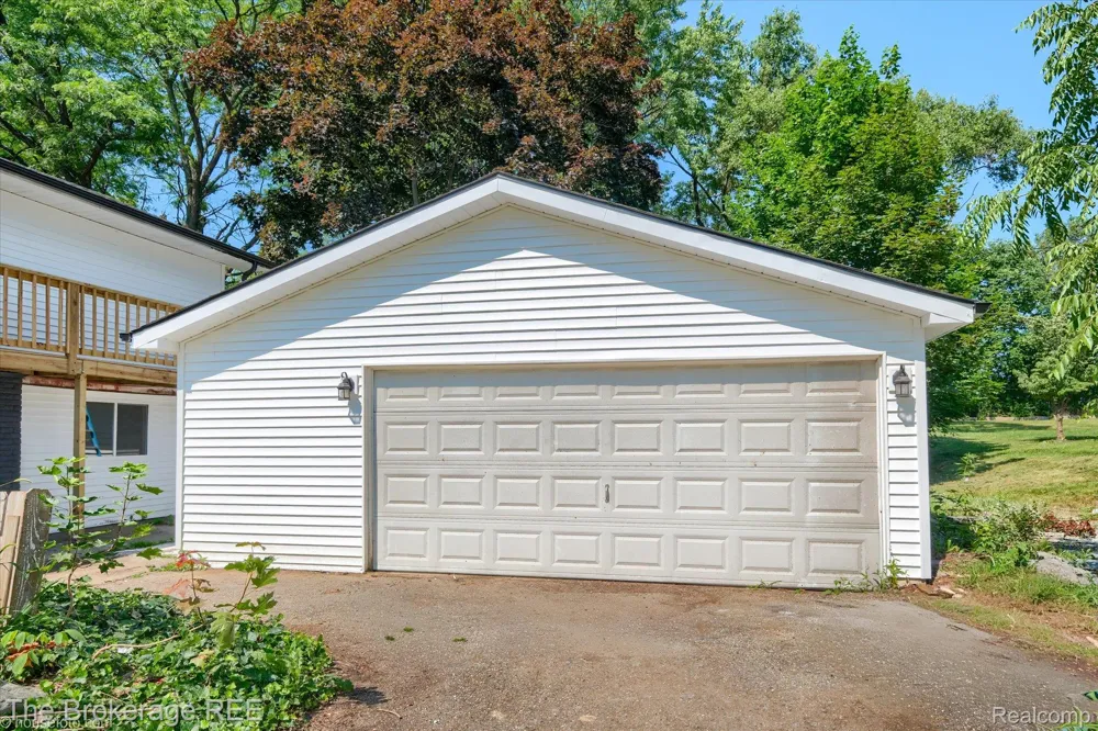 1401 Hillside Drive Flint Charter Township, MI 48532