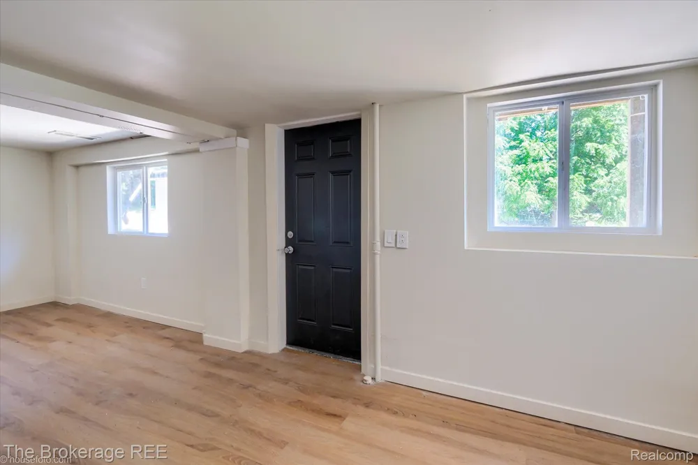 1401 Hillside Drive Flint Charter Township, MI 48532