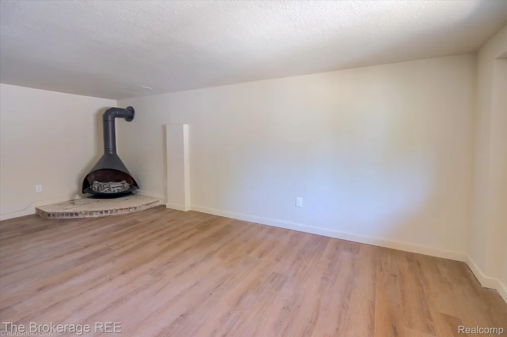 1401 Hillside Drive Flint Charter Township, MI 48532