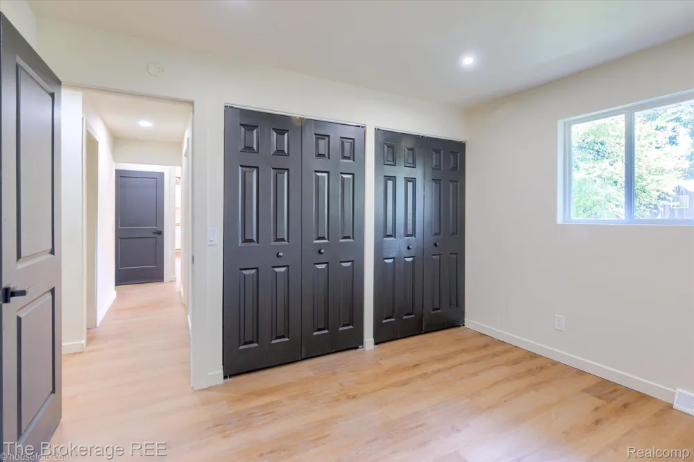1401 Hillside Drive Flint Charter Township, MI 48532