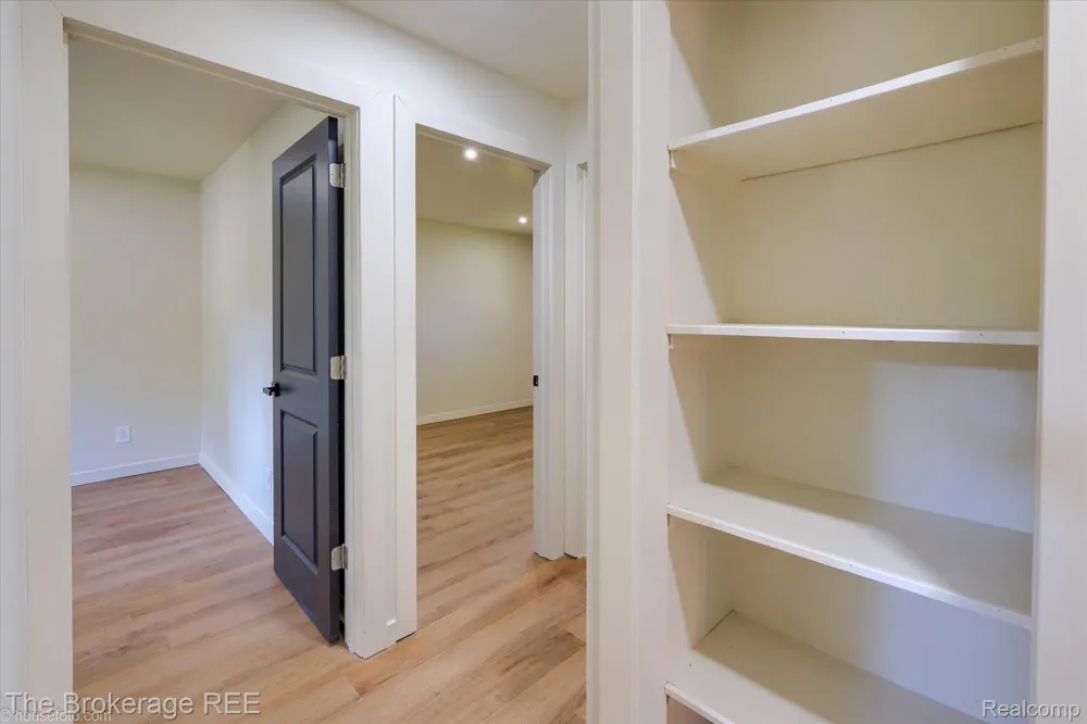 1401 Hillside Drive Flint Charter Township, MI 48532