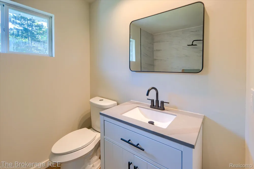 1401 Hillside Drive Flint Charter Township, MI 48532